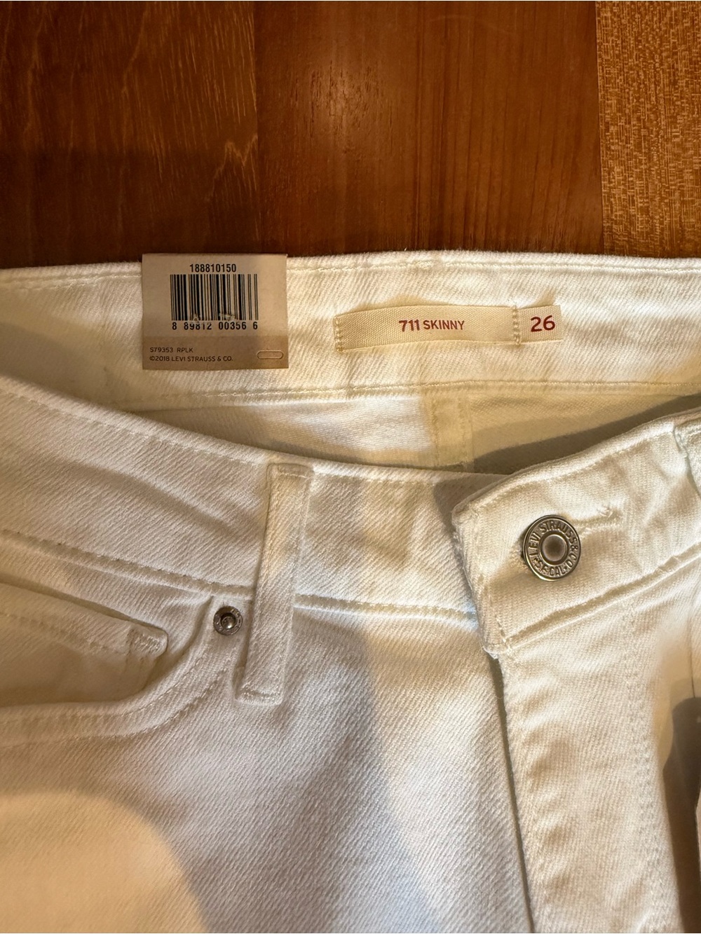 Levi’s White Jeans - Picture 3 of 4